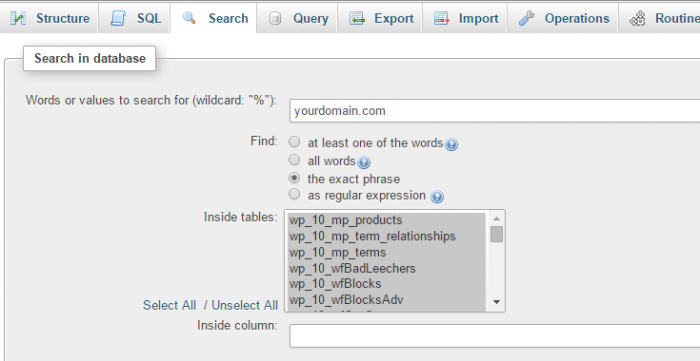 phpMyAdmin 中的搜索选项卡允许您在选择主数据库时搜索所有表