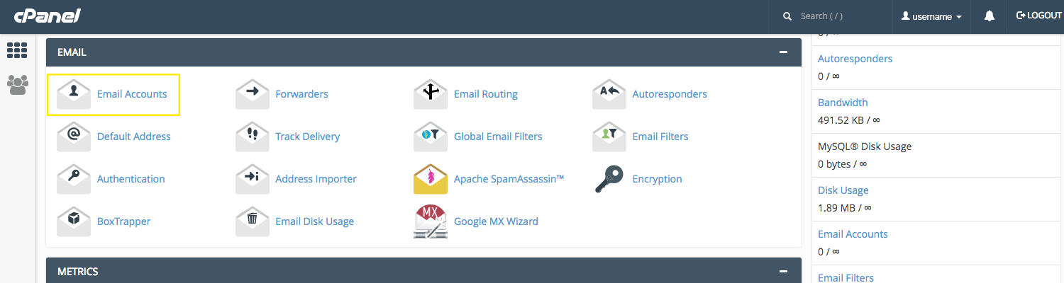cPanel 主页。  “电子邮件帐户”按钮突出显示。