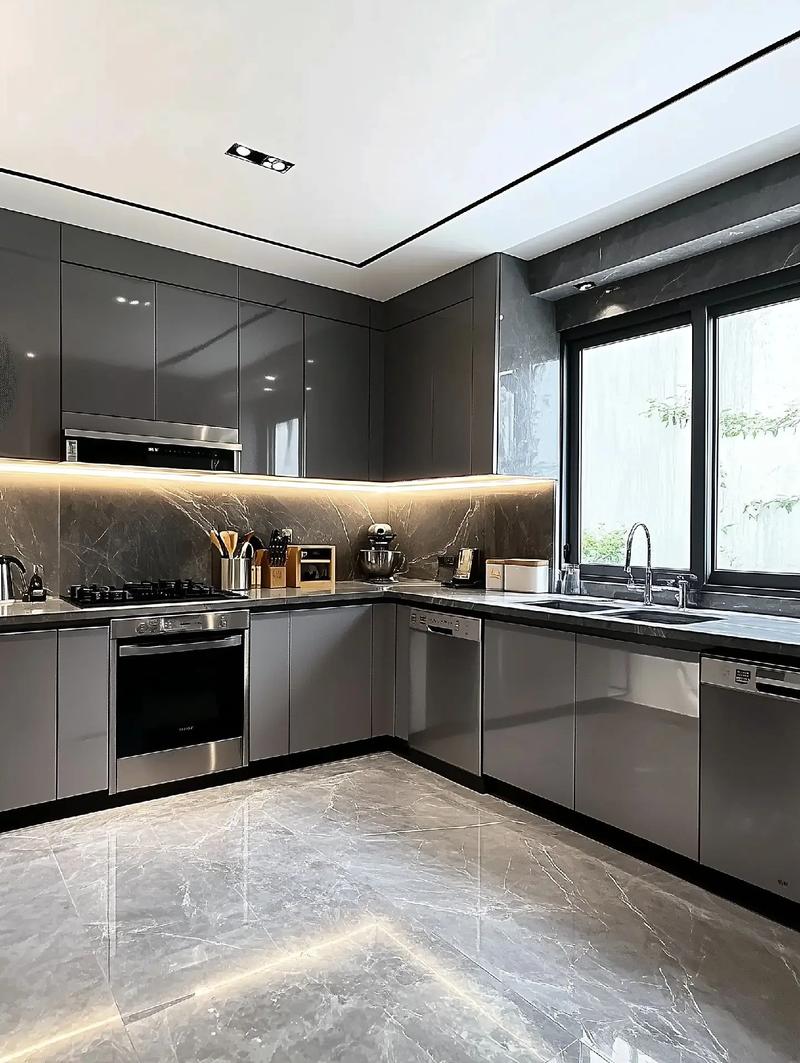 装修成都，如何精准定位人群，打造留住客户的网站？